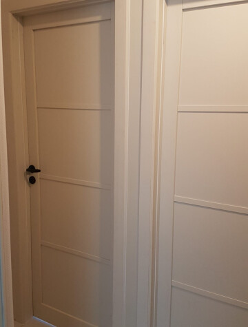 Deux portes intérieures beige en enfilade