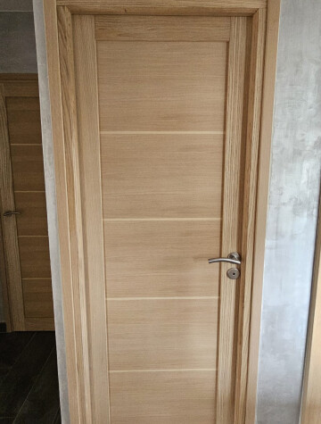 Porte intérieure bois clair à lames horizontales