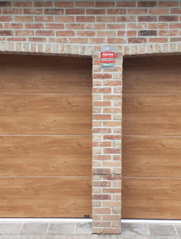 Deux portes de garage ton chêne doré